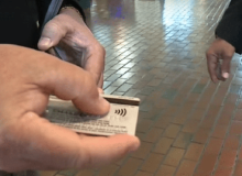 ¿Tiene NTAG 213 Chip de tarjeta RFID del precio de fábrica? Sí.