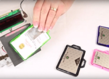 Schede contatto di intelligenza che si trova nella copertina di carta colorata