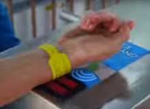 RFID polsino di tessuto con un futuro di Microchip incorporato