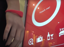 Alimentazione carta braccialetti può attivare schermo di tocco