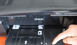 Come installare il vassoio di Epson stampante per RFID carta di stampa