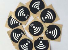 Un campo di tecnologia magica il tag NFC