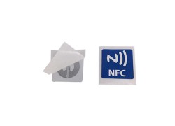 Precio de etiqueta NFC programable Ntag213 de largo alcance Etiqueta inteligente a prueba de agua