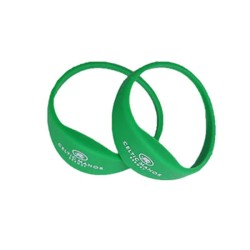 Alta qualidade RFID impermeável em relevo silicone wristband impermeável RFID pulseira