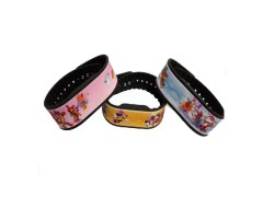 New Style 13.56MHz Compatible 1K RFID Silicone Wristband With Logo